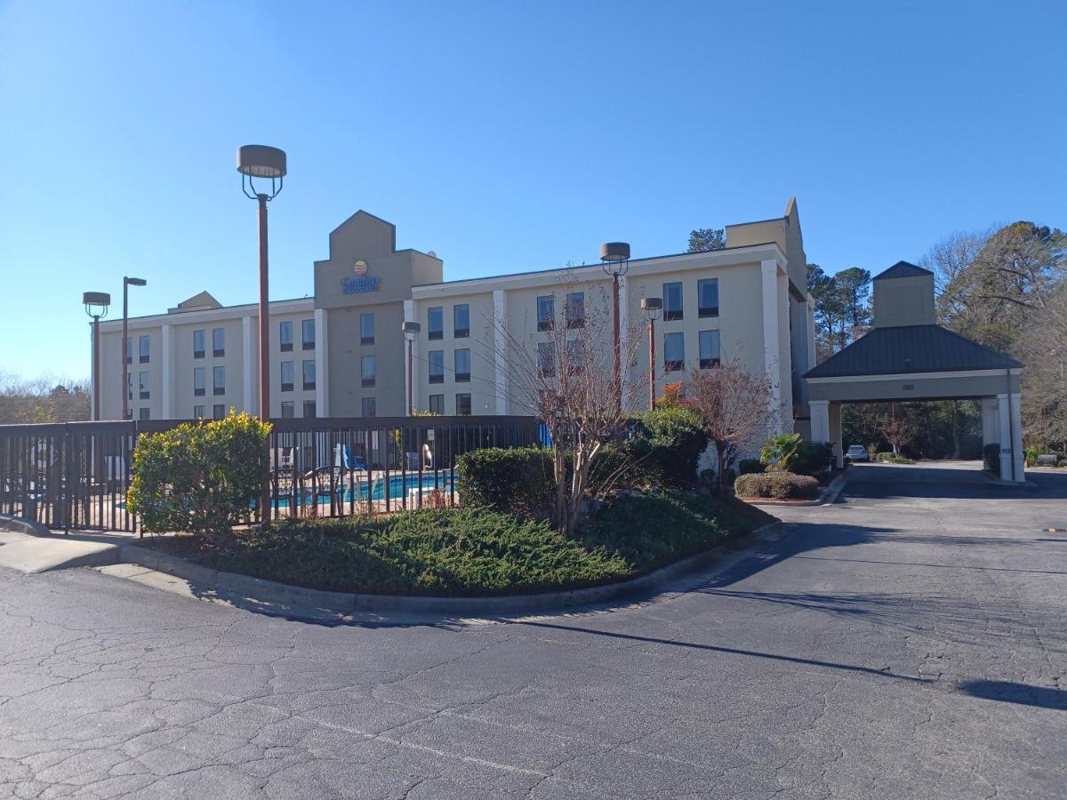 Comfort Inn & Suites Thomson Exterior photo