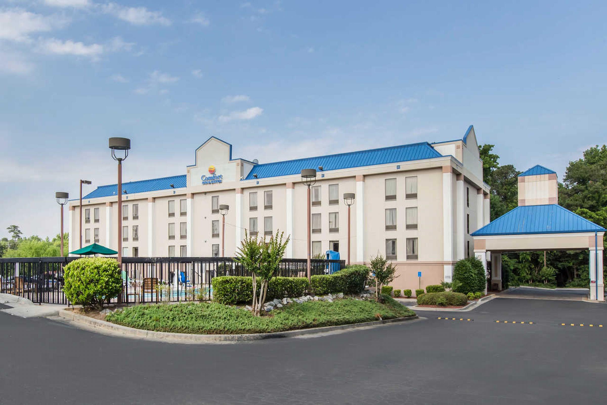 Comfort Inn & Suites Thomson Exterior photo