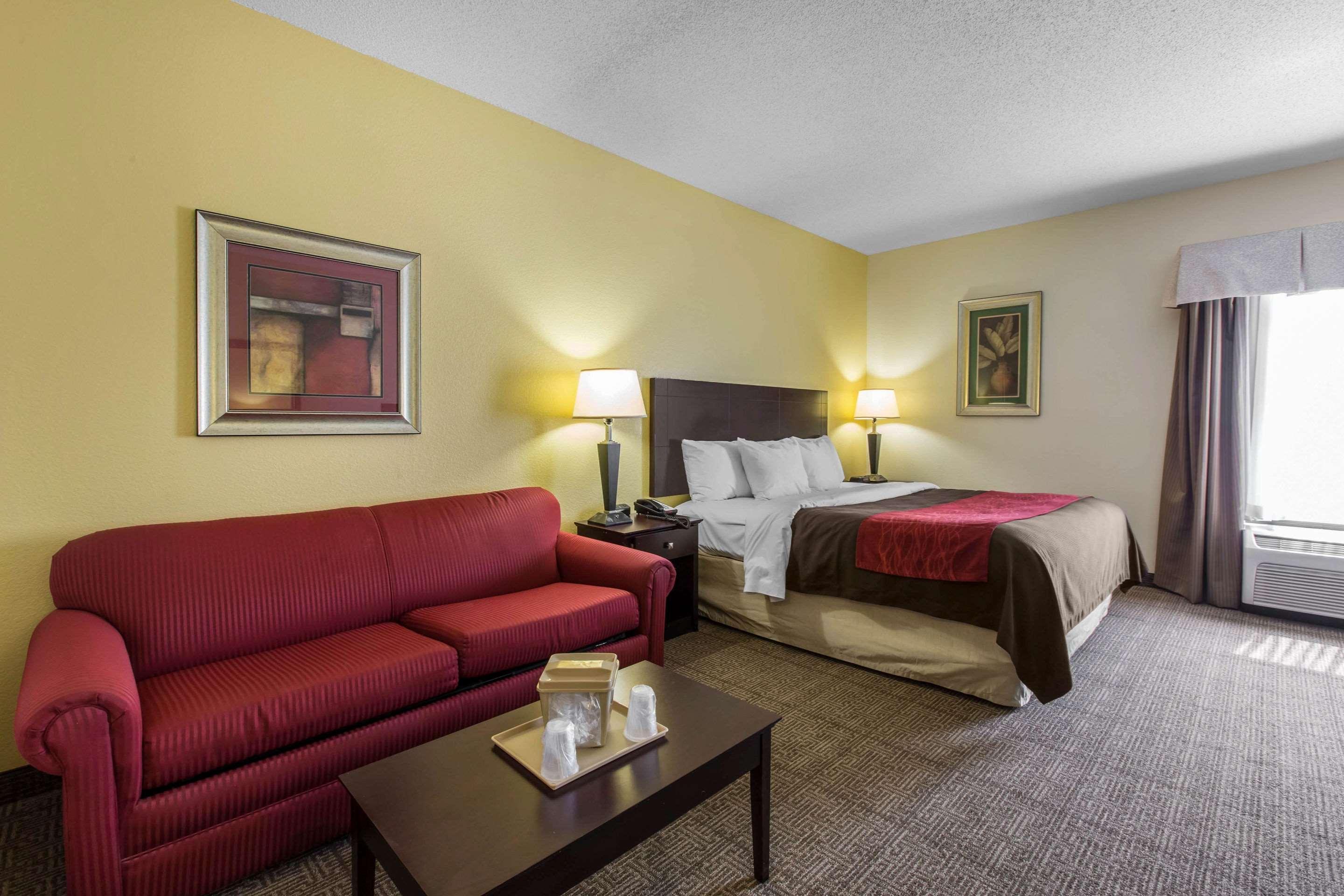 Comfort Inn & Suites Thomson Exterior photo