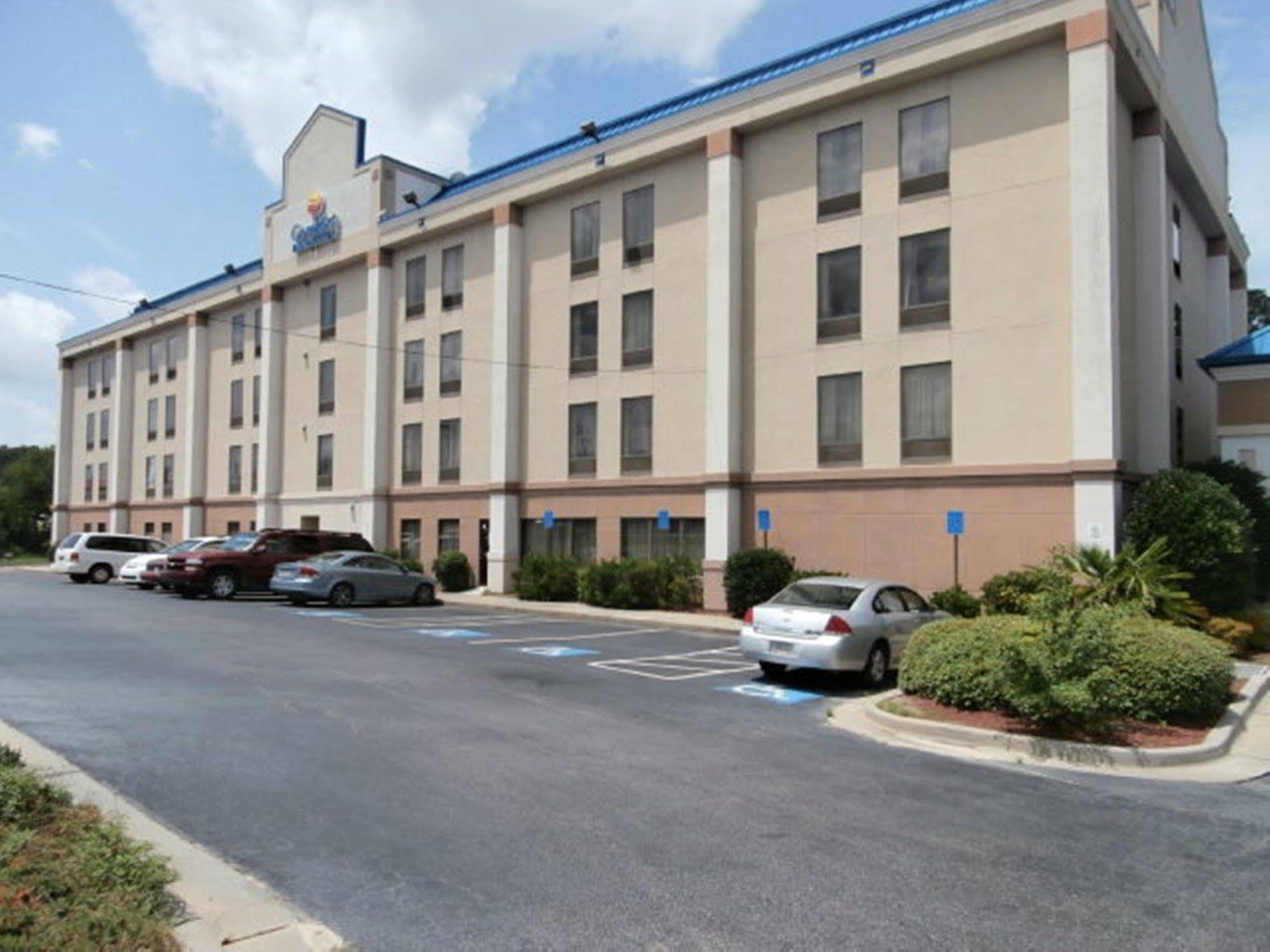 Comfort Inn & Suites Thomson Exterior photo